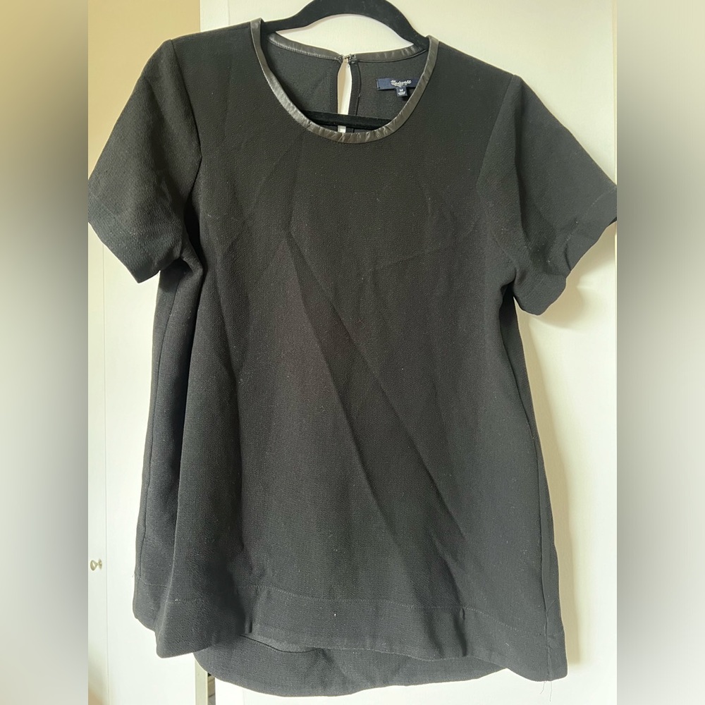 Madewell Black Tee Shirt. Leather trimming. Size M